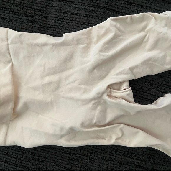 SKIMS Soft White shorts - Picture 2 of 3